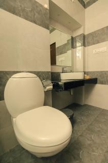 Family Vacay In Green Settings - 3