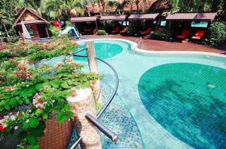 Birds and Bees Resort - 0