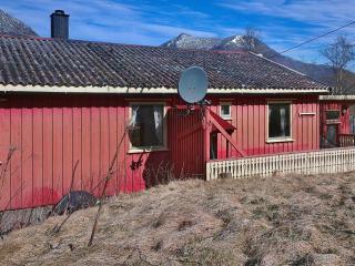 Three-Bedroom Holiday home in Halsanaustan - Korsnes - 0