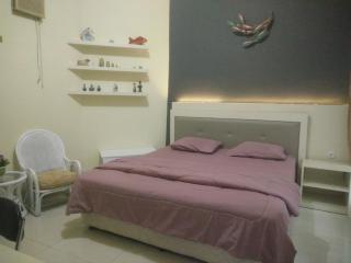 Enny's Guest House - Malang - 4