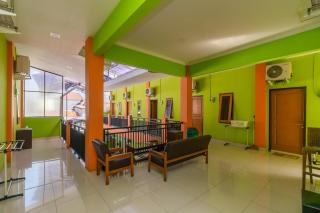 RedDoorz near Kejaksan Station Cirebon 2 - Cirebon - 7