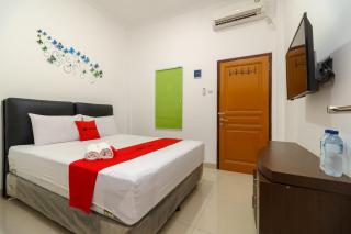 RedDoorz near Kejaksan Station Cirebon 2 - 9