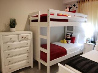 Only 5 Miles from Disney! Free Water Park! 2 Bed, 2 Bath Condo, Sleeps 8 - Kissimmee - 4