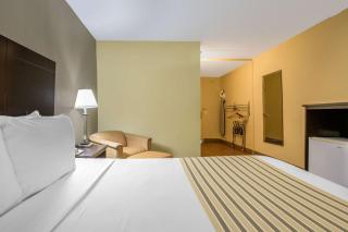 Econo Lodge Inn & Suites Triadelphia - Wheeling - Triadelphia - 1