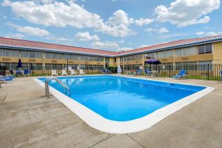 Econo Lodge Inn & Suites Triadelphia - Wheeling - Triadelphia - 5