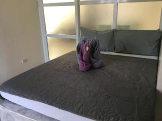 Condo with Free Swimming Pool & Viewing Deck - Tagaytay - 3