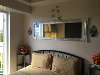 Condo with Free Swimming Pool & Viewing Deck - Tagaytay - 2