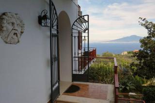 The Two Magnolias - Sorrent - 0