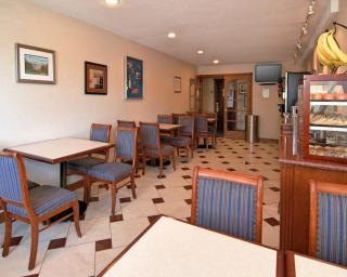 Baymont by Wyndham Bellevue - Omaha - 8