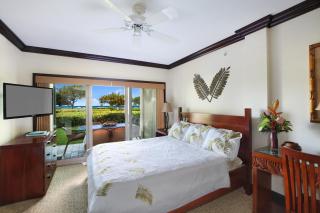 Waipouil Beach Resort Gorgeous Ocean Front Condo! Sleeps 8 AC Pool - Kapaa - 4
