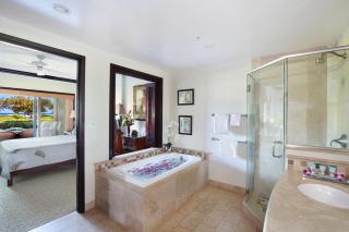 Waipouil Beach Resort Gorgeous Ocean Front Condo! Sleeps 8 AC Pool - Kapaa - 3