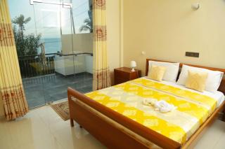 Queens Beach Hotel - 3