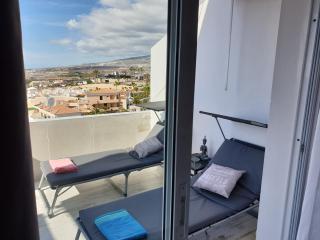 Views, international channels, A-C, pool, bar - Adeje - 5