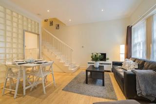 2BR Grassmarket Apartment with Castle View - 5