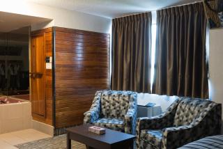 Deluxe Inn - 8