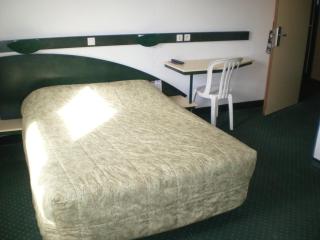 Good Night Hotel - Arques - 8