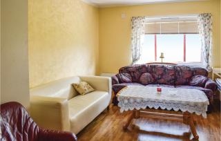 3 Bedroom Awesome Apartment In Giske - Gjuv - 9