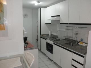 NA BEIRA MAR DE PAJUCARA- EDIF NEO- APARTAMENTO QUARTO E SALA - TEM VARANDA - VISTA LATERAL DO MAR - RUA JULIO PLECH FILHO 60 ESQUINA COM AVENIDA DOUTOR ANTONIO GOUVEIA - CONSUMO ELETRICO É PAGO No CKECK-OUT 1KWH É 1,35 REIAS - ANDAR "6" - Maceió - 1