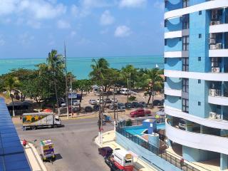 NA BEIRA MAR DE PAJUCARA- EDIF NEO- APARTAMENTO QUARTO E SALA - TEM VARANDA - VISTA LATERAL DO MAR - RUA JULIO PLECH FILHO 60 ESQUINA COM AVENIDA DOUTOR ANTONIO GOUVEIA - CONSUMO ELETRICO É PAGO No CKECK-OUT 1KWH É 1,35 REIAS - ANDAR "6" - Maceió - 3