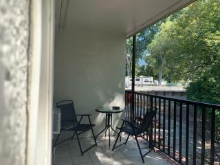 Okanagan Royal Park Inn by Elevate Rooms - 5