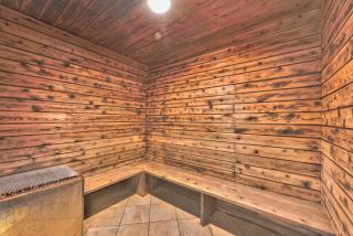 Heart of Canyons, balcony, outdoor pool & hot tub, walk to hiking and biking trails 223 - Park City - 1
