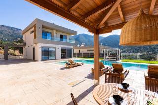 Paris Villa, with Pool, BBQ, Playground & SeaViews, By ThinkVilla - Bali - 5