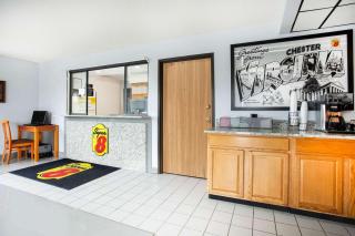 Super 8 by Wyndham Chester/Richmond Area - 7