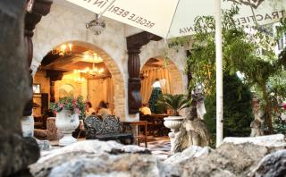 Hunter Prince Castle Hotel - 1