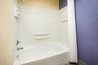 Days Inn by Wyndham Cadillac - Cadillac - 4