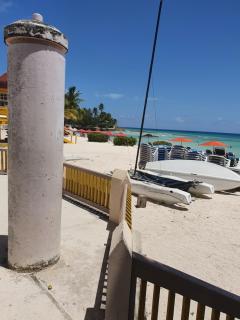 Breezy Apts - Saint Philip - 2