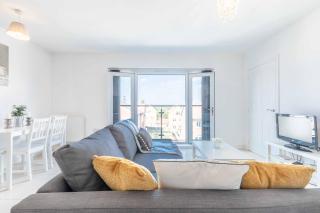 The Penthouse @ Waterside Grange - Slough - 4