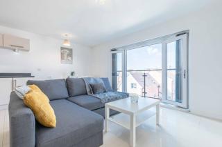 The Penthouse @ Waterside Grange - Slough - 6