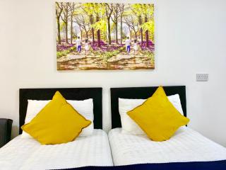London Studio Apartments, Private Bathrooms and Parking - Ilford - 2
