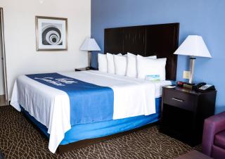 Days Inn by Wyndham Bryan - Bryan - 2