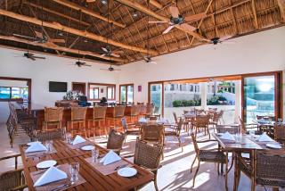 Las Verandas Hotel & Villas - First Bight - 3