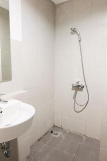 Brand New and Comfy Studio Bintaro Icon Apartment By Travelio - Jurangmanggu - 5
