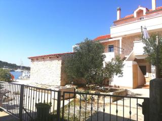 Apartment Charly - Betina - 1