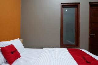 RedDoorz Syariah near Stasiun Tegal - 1