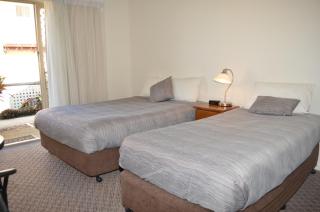 Redland Bay Motel - 2