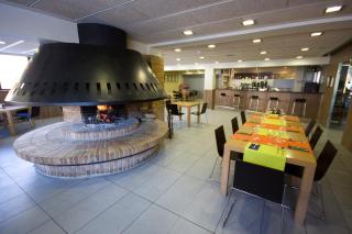 Hotel y Apartamentos SNÖ Isaba - 1