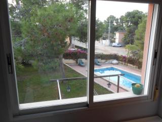 Large bedroom with private bathroom near Metro - 9