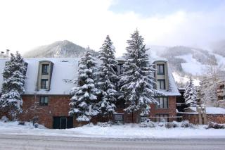 Chateau Dumont Unit 10, Centrally Located Condo, 1 Block from the Gondola - 1
