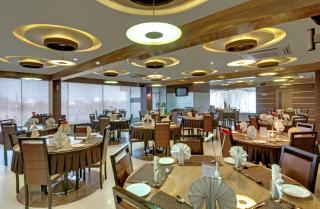 Pearl Hotel & Banquets Ahmedabad - Ahmedabad - 4