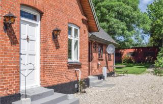 Four-Bedroom Holiday Home In Humble - Humble - 9