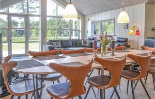 Five-Bedroom Holiday Home In Blavand - 8