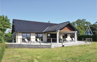 Four-Bedroom Holiday Home In Humble - 4