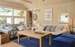 Three-Bedroom Holiday Home With A Fireplace In Melby - 8