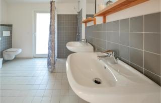 Three-Bedroom Holiday Home In Askeby - Askeby - 2