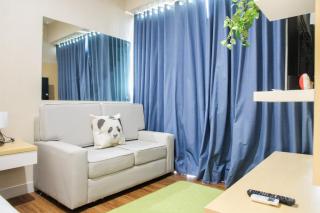 Cozy 1BR Apartment Grand Kamala Lagoon By Travelio - Bekasi - 9