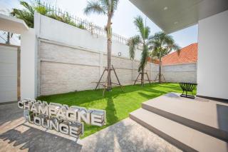 Premium Pool Villa Pattaya - 1
